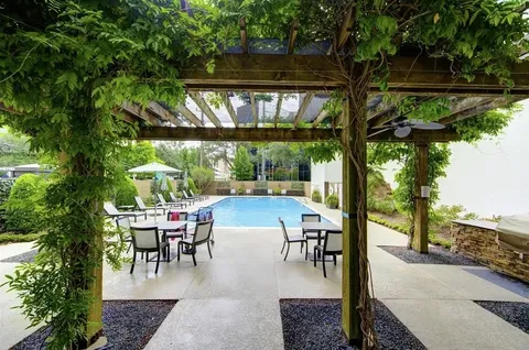 $399,000 | 5001 Woodway Drive, Unit 1405, Houston, TX 77056