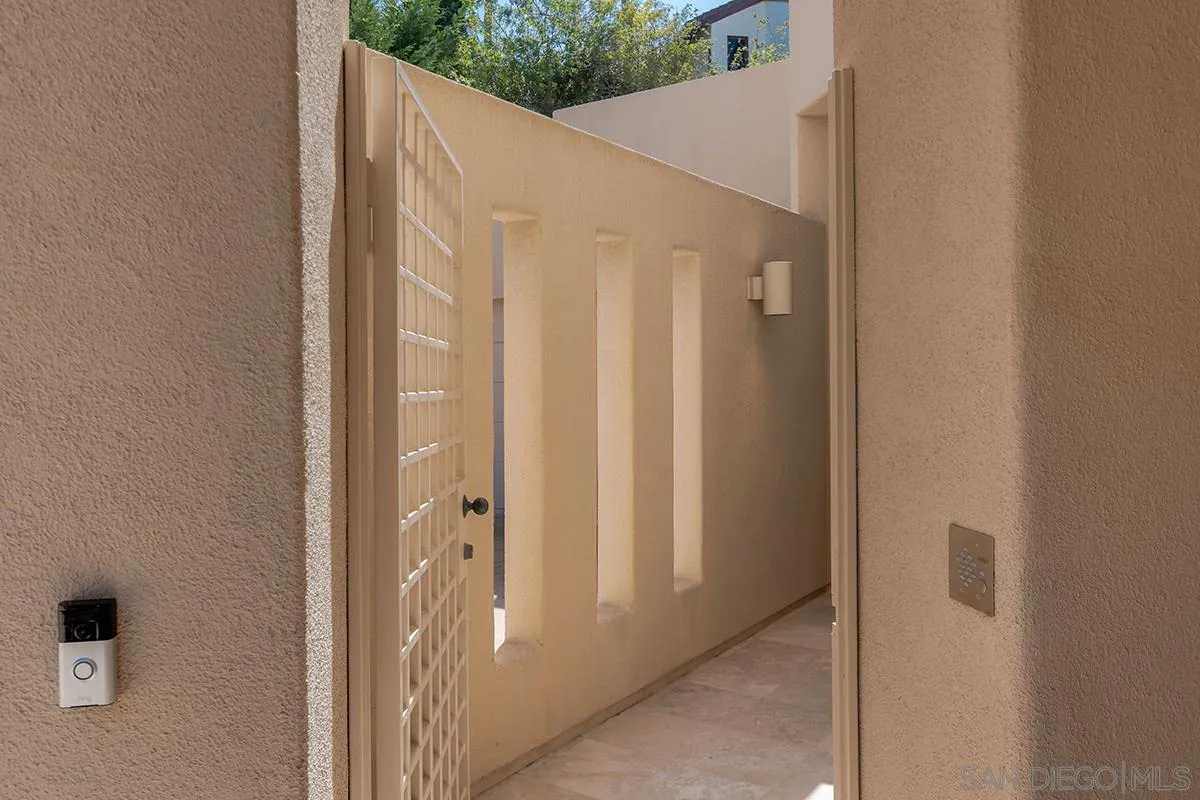 7323 Fairway Road La Jolla, CA 92037 - Photo 8 of 63 Gallery Image 8