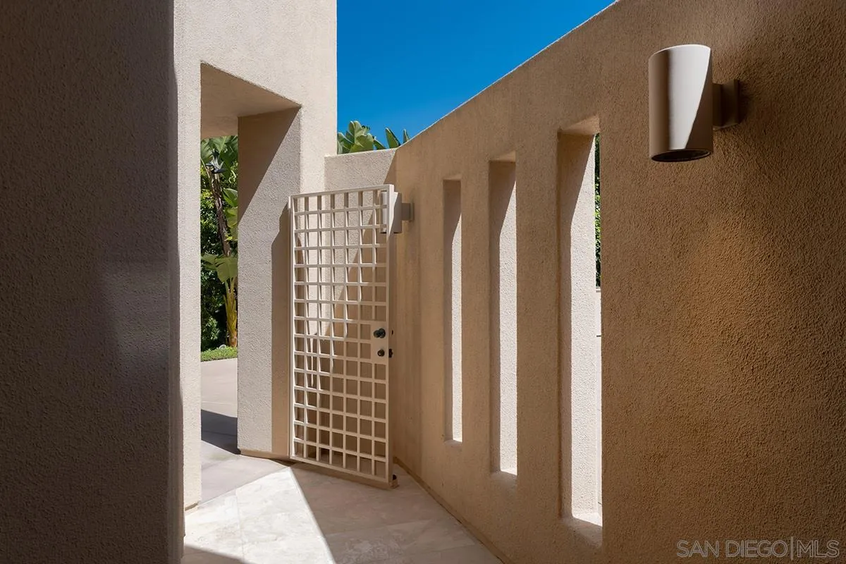 7323 Fairway Road La Jolla, CA 92037 - Photo 9 of 63 Gallery Image 9