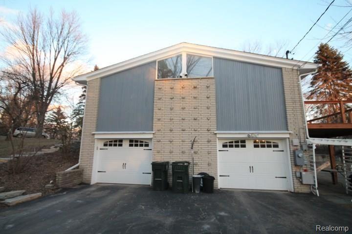 1083 Kingsview Avenue Rochester, MI 48309 - Photo 27 of 31 IMG_4231.jpg