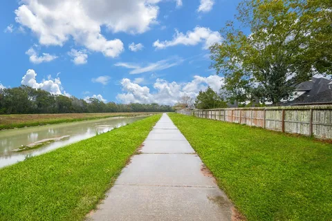 a view of a garden with lake
