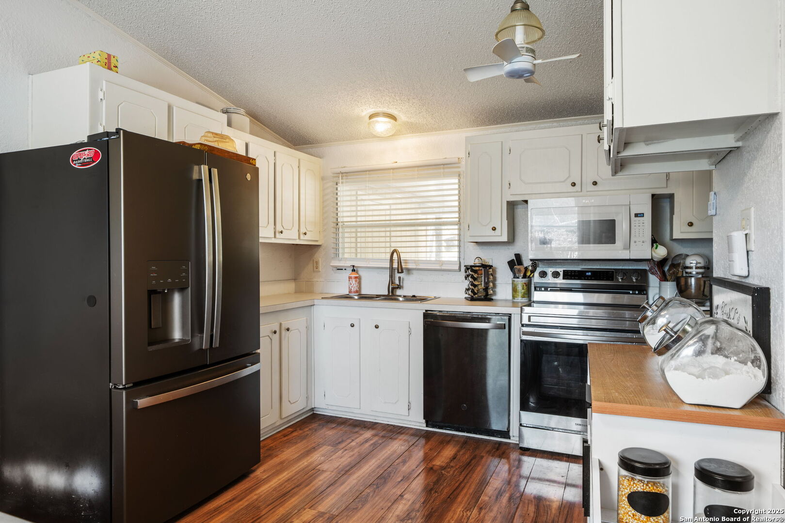 1128 Wright Drive Bandera, TX 78003 - Photo 14 of 46