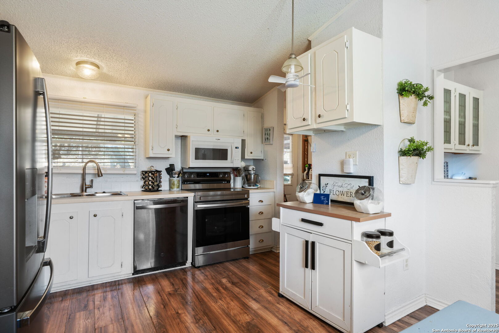 1128 Wright Drive Bandera, TX 78003 - Photo 15 of 46