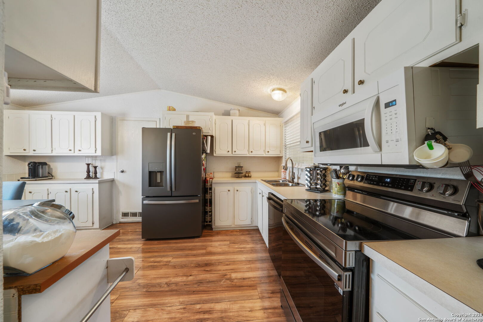 1128 Wright Drive Bandera, TX 78003 - Photo 16 of 46