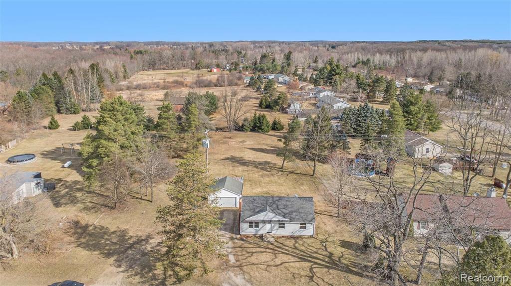 11380 Silver Lake Road Byron, MI 48418 - Photo 9 of 33
