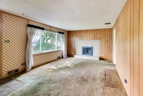 $310,000 | 301 North Schubert Street, Palatine, IL 60067