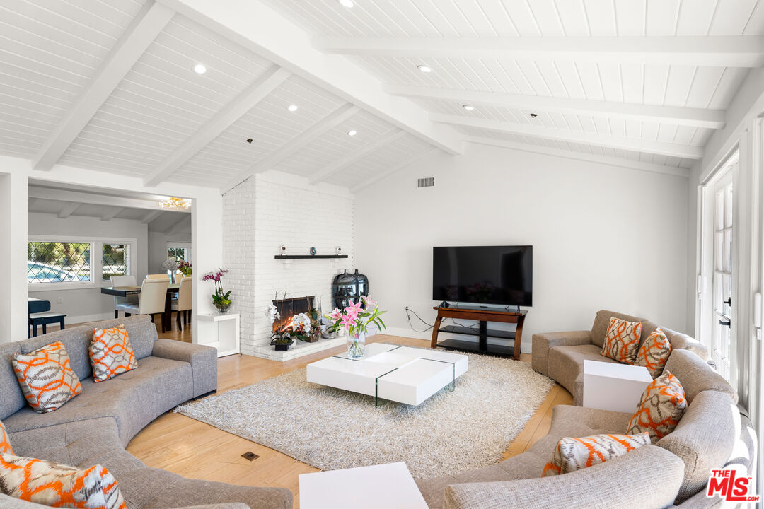 23628 Long Valley Road Hidden Hills, CA 91302 - Photo 7 of 25