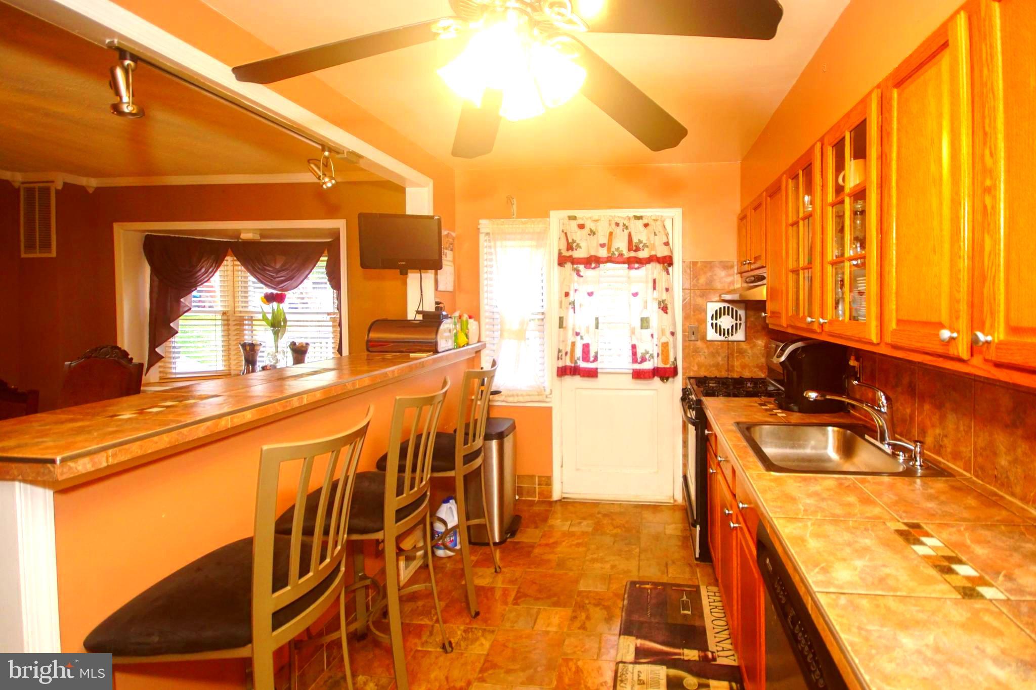 5013 Hillen Road Baltimore, MD 21239 - Photo 12 of 25 Eat in Kitchen