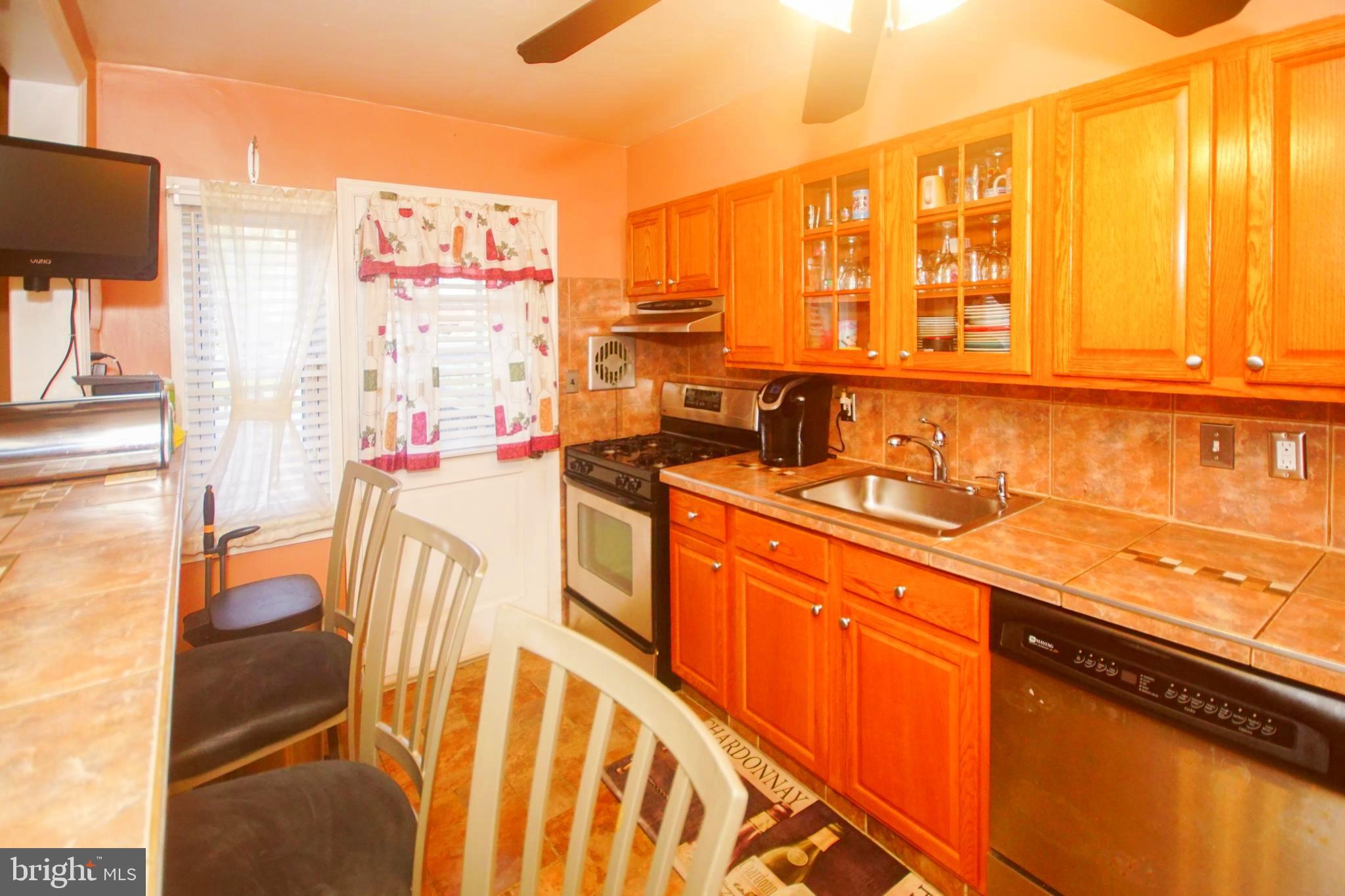 5013 Hillen Road Baltimore, MD 21239 - Photo 13 of 25 Breakfast Bar