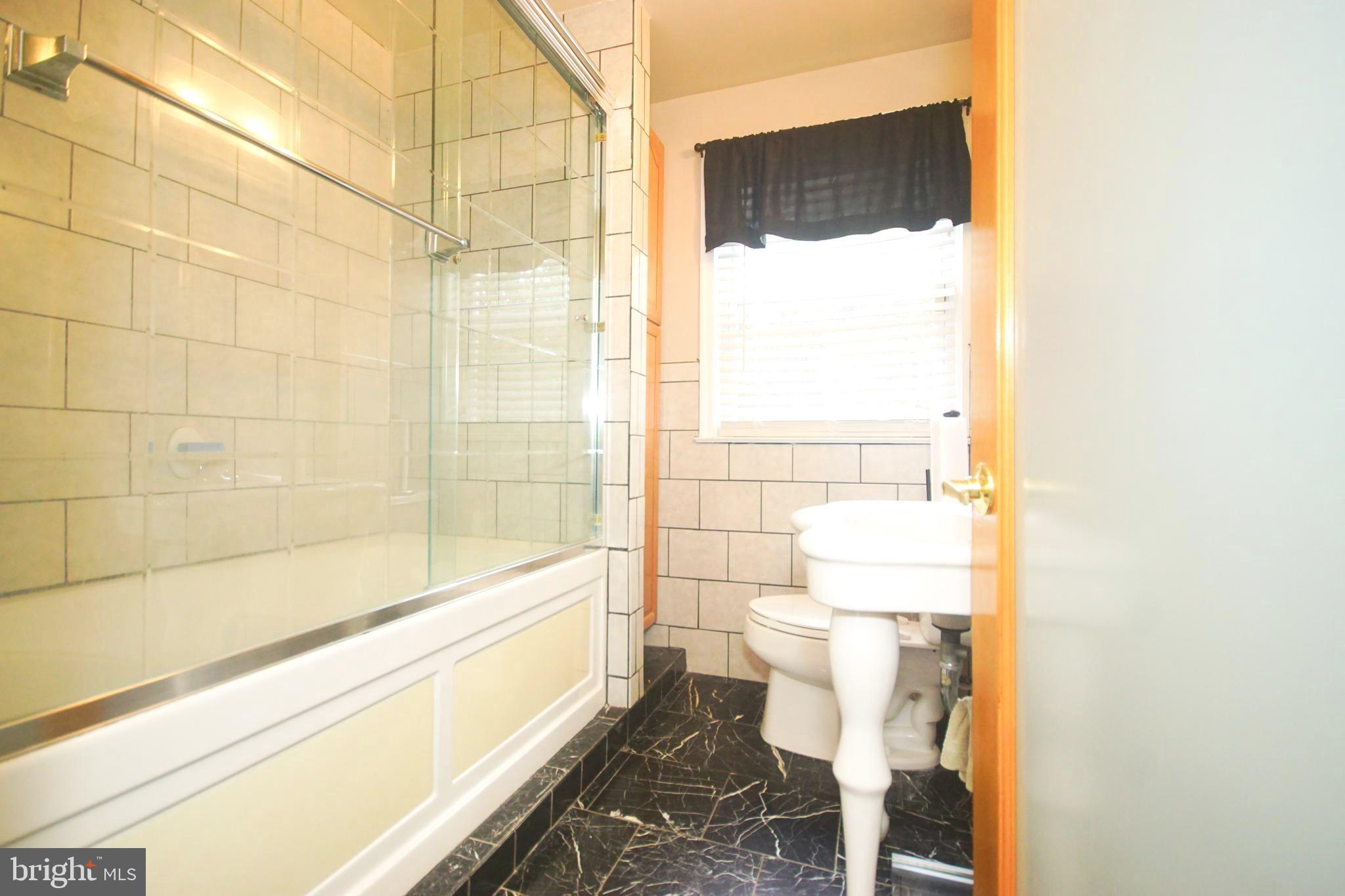5013 Hillen Road Baltimore, MD 21239 - Photo 19 of 25 Upper level full bathroom