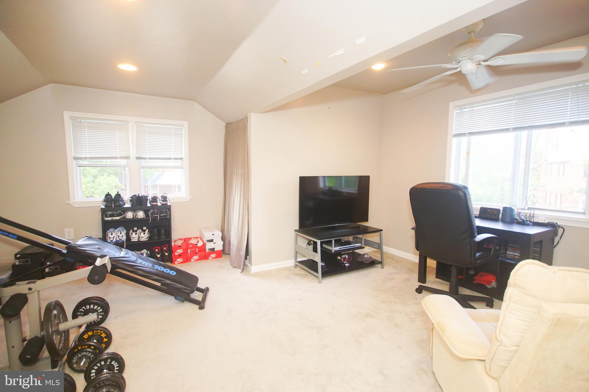 5013 Hillen Road Baltimore, MD 21239 - Photo 20 of 25 4th level room