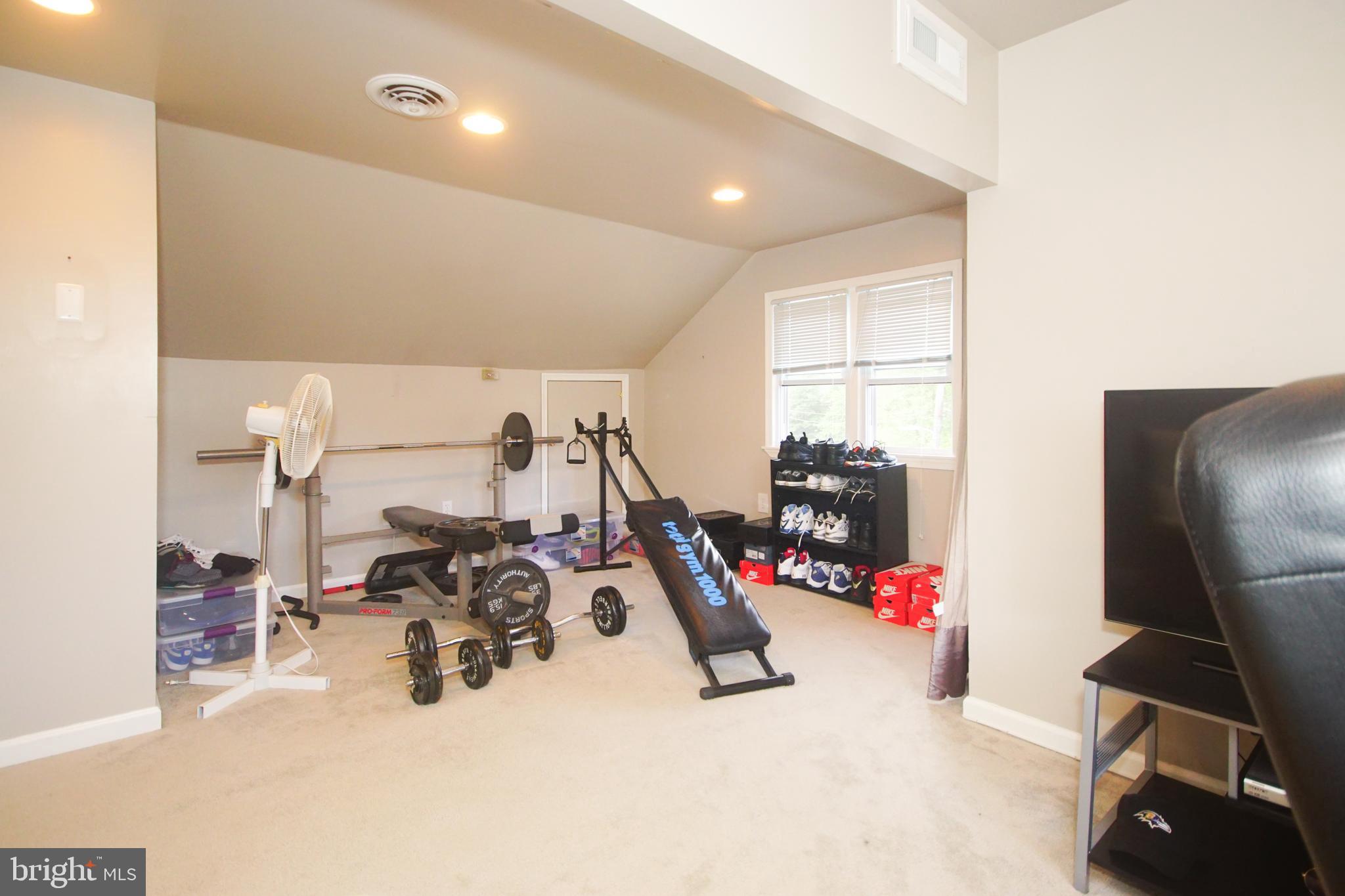 5013 Hillen Road Baltimore, MD 21239 - Photo 21 of 25 4th level room