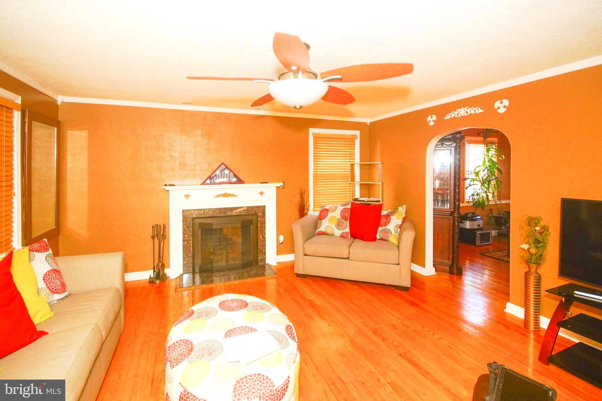 5013 Hillen Road Baltimore, MD 21239 - Photo 9 of 25 Main Level Living room