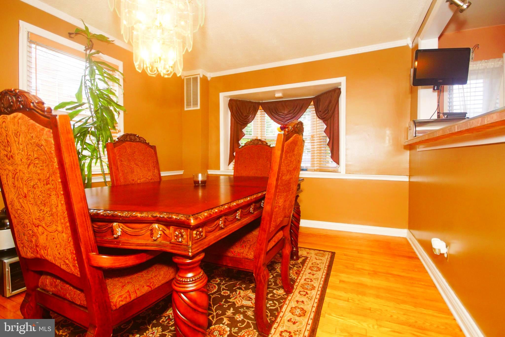 5013 Hillen Road Baltimore, MD 21239 - Photo 10 of 25 Main Level Dining room