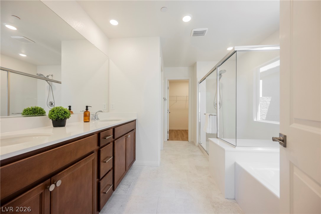724 Wild Highlands Lane Henderson, NV 89015 - Photo 14 of 25 Primary Bathroom