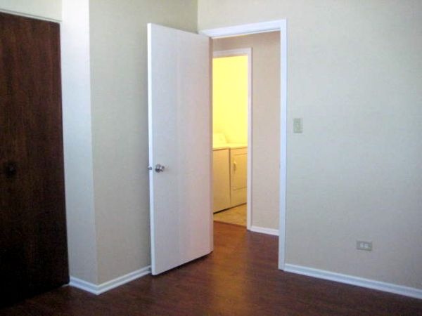 526 Inverrary Lane Deerfield, IL 60015 - Photo 7 of 7 a view of an empty room with closet and a window