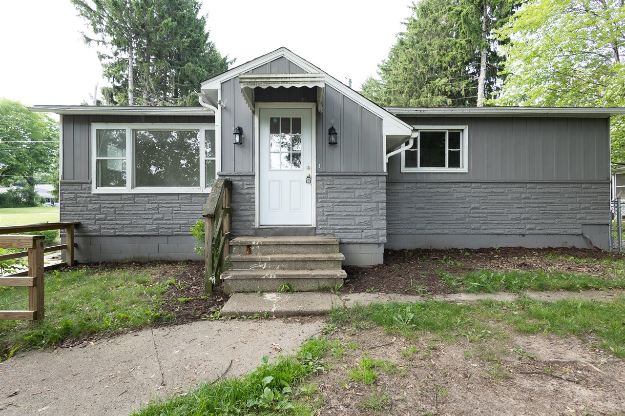 9470 Peck Road Greenville, MI 48838 - Photo 1 of 34