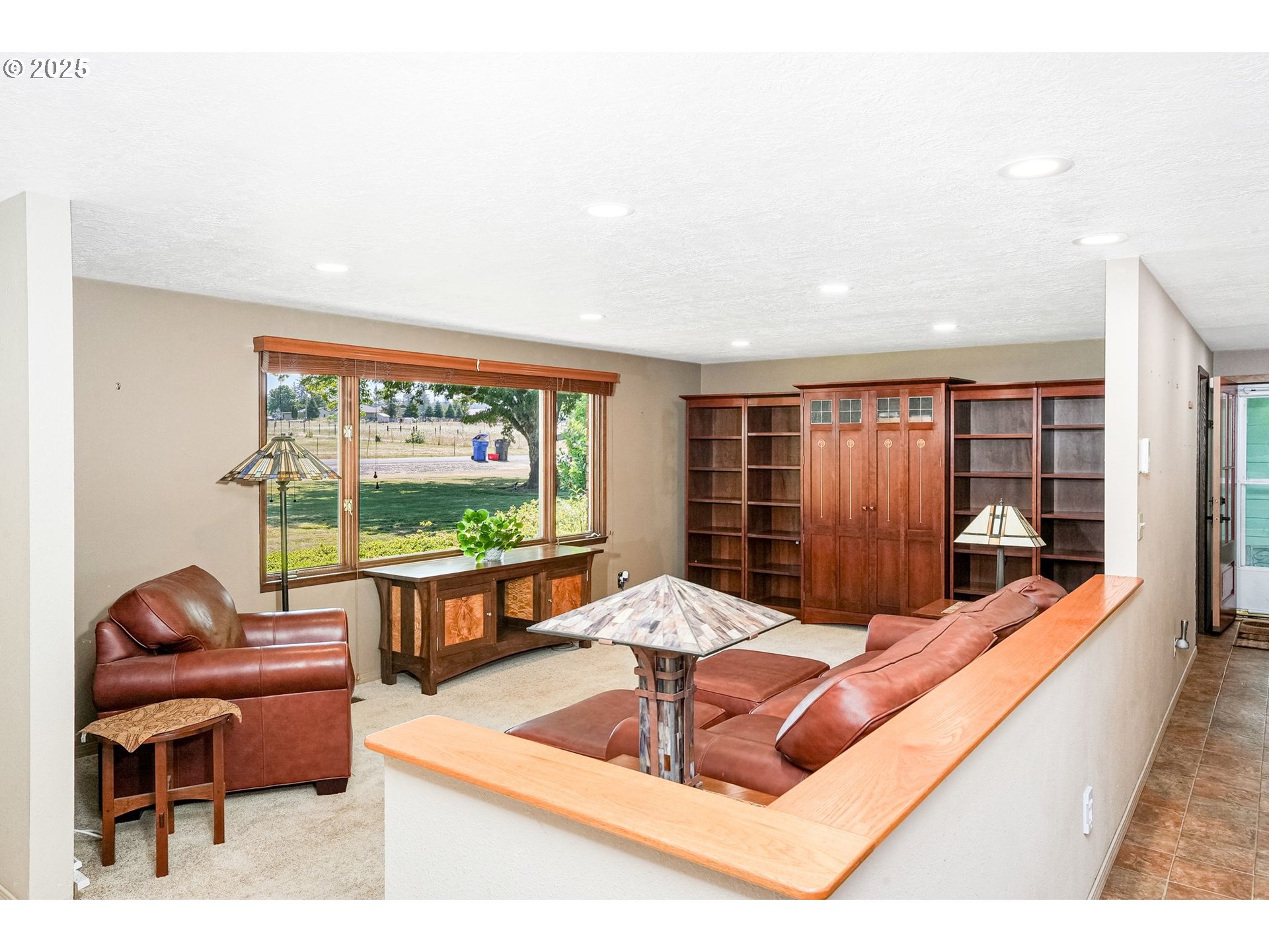 41266 Manitau Road Southeast Stayton, OR 97383 - Photo 7 of 48 Living Room
