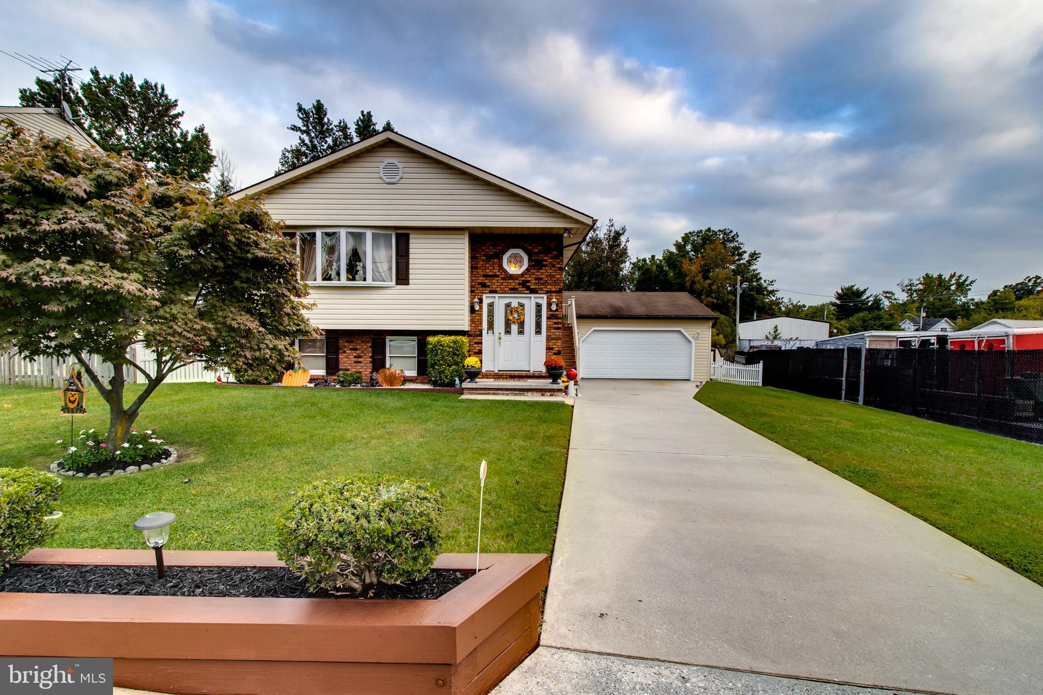 Custom Built Split Foyer- 3 Bedrooms 2.5 Baths