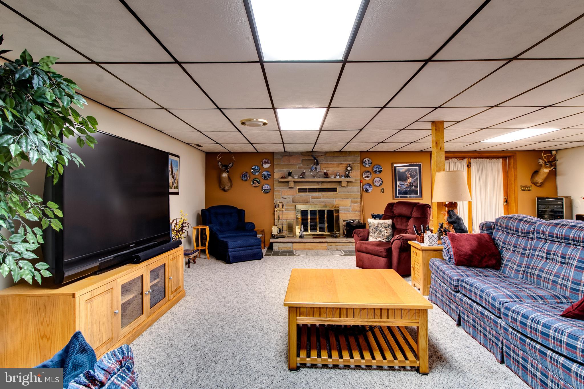 1609 Cape May Road Baltimore, MD 21221 - Photo 4 of 39 26 x 41 ft Family Room