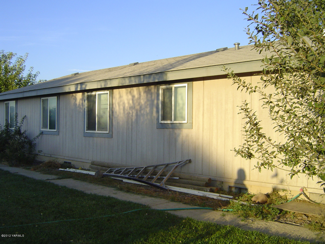 2810 Birchfield Road Yakima, WA 98901 - Photo 2 of 14 a front view of a house with a yard
