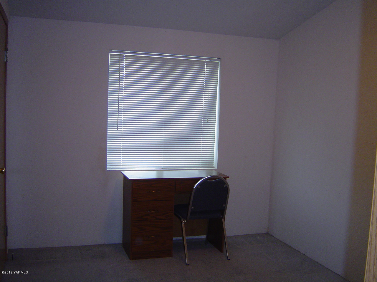2810 Birchfield Road Yakima, WA 98901 - Photo 6 of 14 a room that has a window and chair