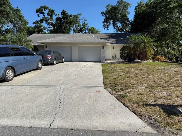$1,975 | 4503 Hale Street, Sarasota, FL 34233