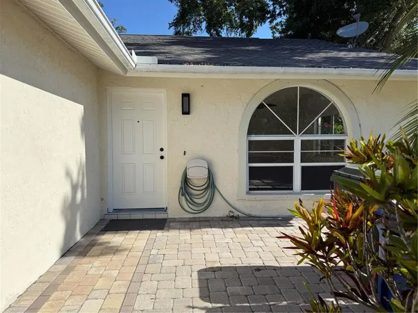 $1,975 | 4503 Hale Street, Sarasota, FL 34233