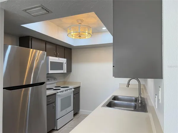 $1,975 | 4503 Hale Street, Sarasota, FL 34233