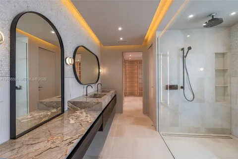 $6,995,000 | 5262 La Gorce Drive, Miami Beach, FL 33140