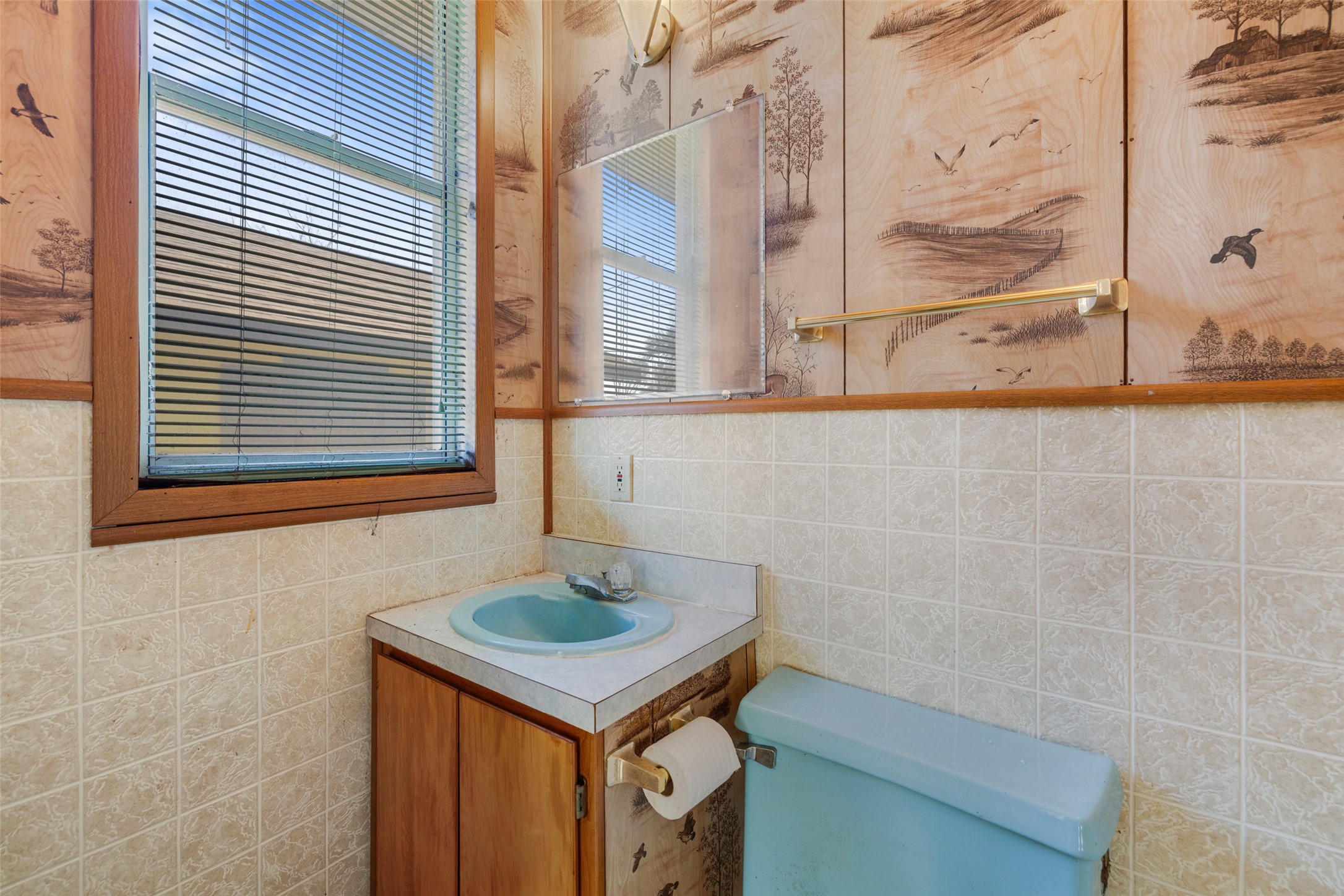 303 Vernon Street Taylor, TX 76574 - Photo 33 of 37 Bathroom