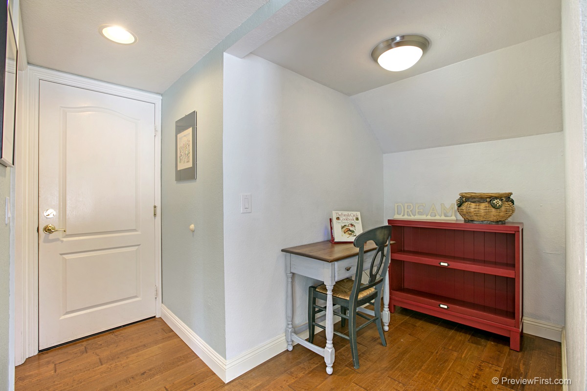15010 Derringer Road Poway, CA 92064 - Photo 14 of 25 Nook off the Family Room - great for an office