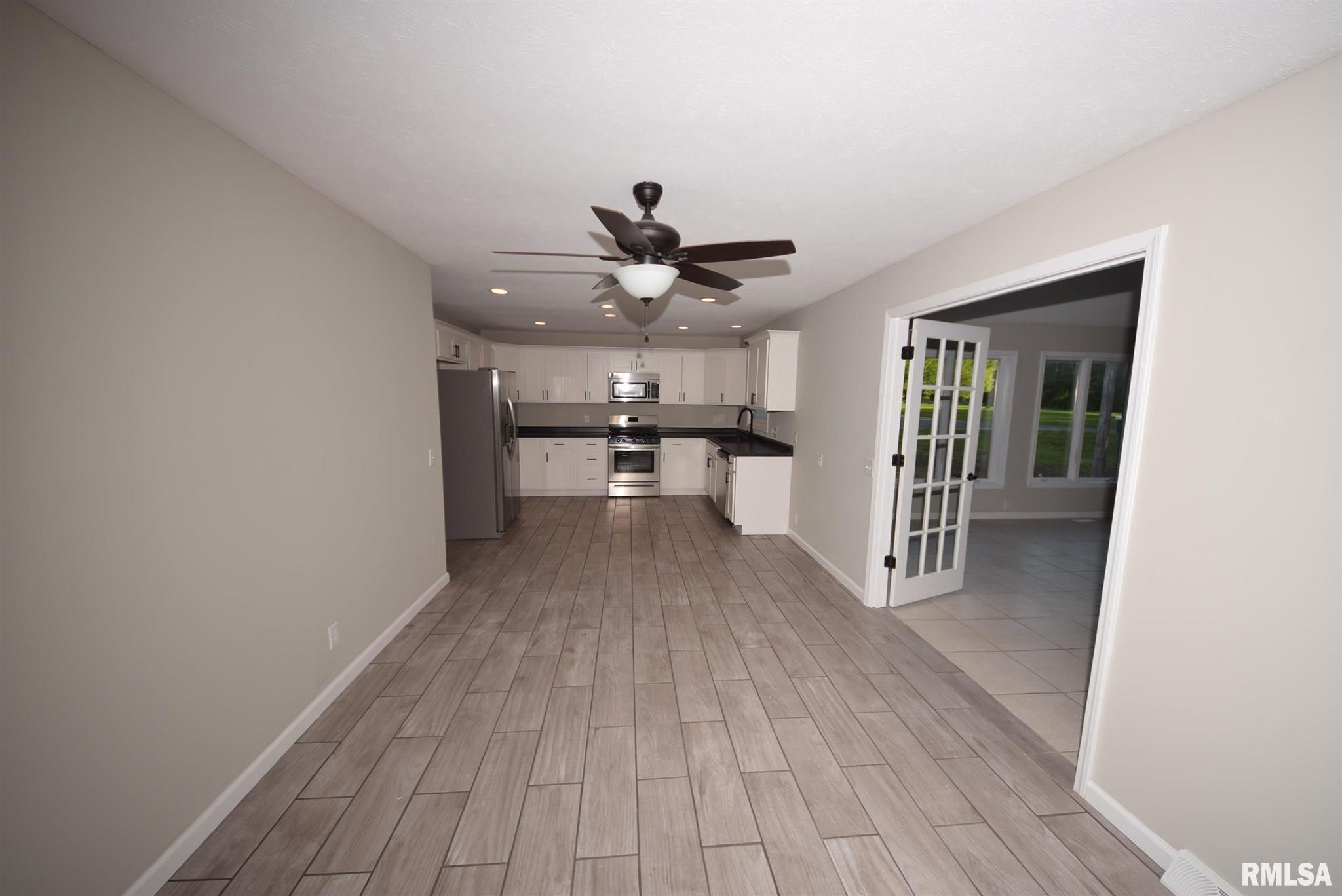 865 North Oaklane Road Springfield, IL 62712 - Photo 4 of 37