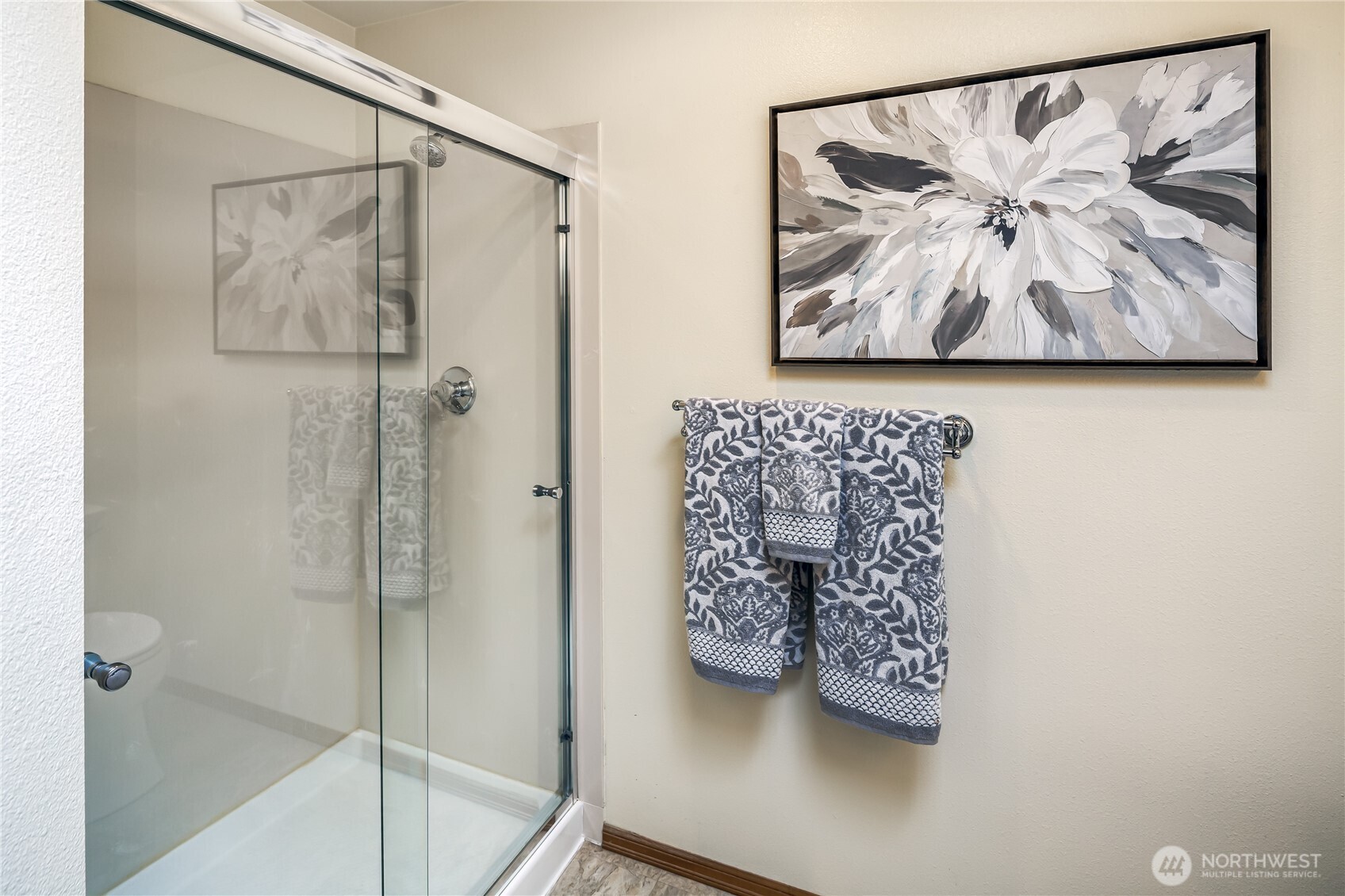 610 Glen Street, Unit 3 Edmonds, WA 98020 - Photo 16 of 19 a bathroom with a painting on the wall and a shower