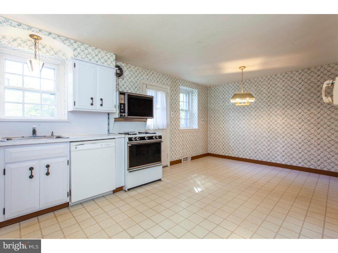 353 Powell Road Springfield, PA 19064 - Photo 10 of 25 Breakfast Room