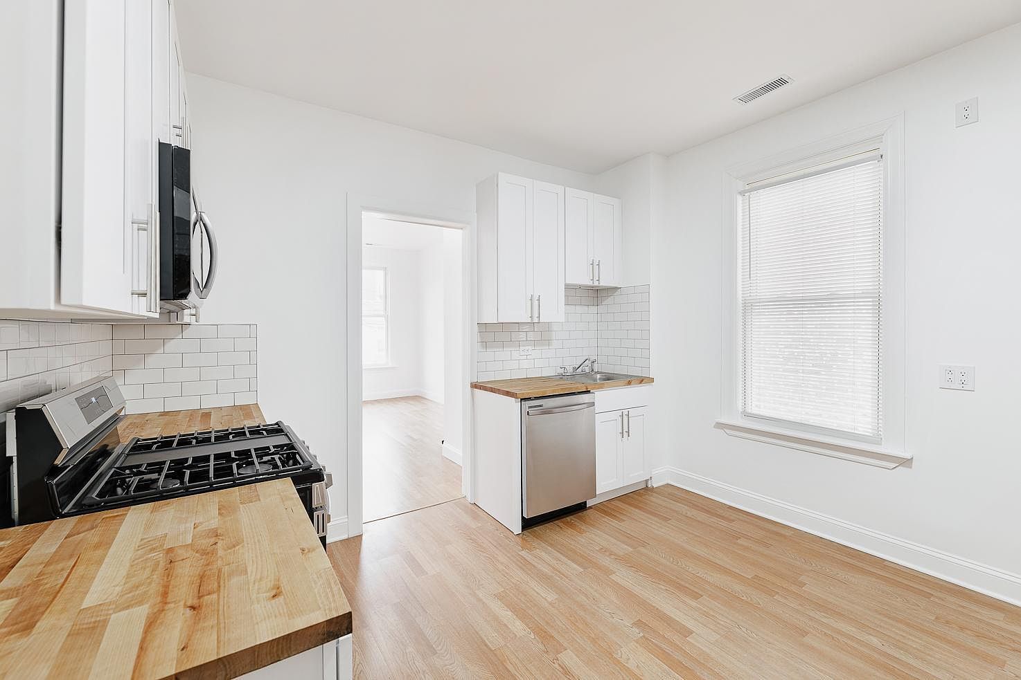 1430 West Superior Street, Unit 2R Chicago, IL 60642 - Photo 2 of 18