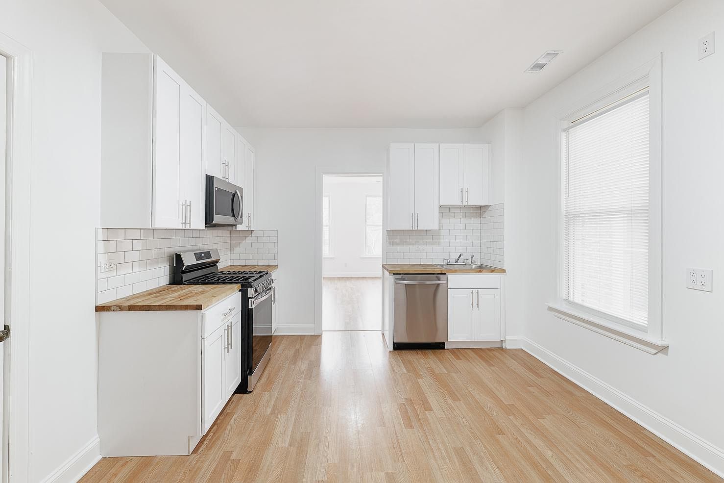 1430 West Superior Street, Unit 2R Chicago, IL 60642 - Photo 3 of 18