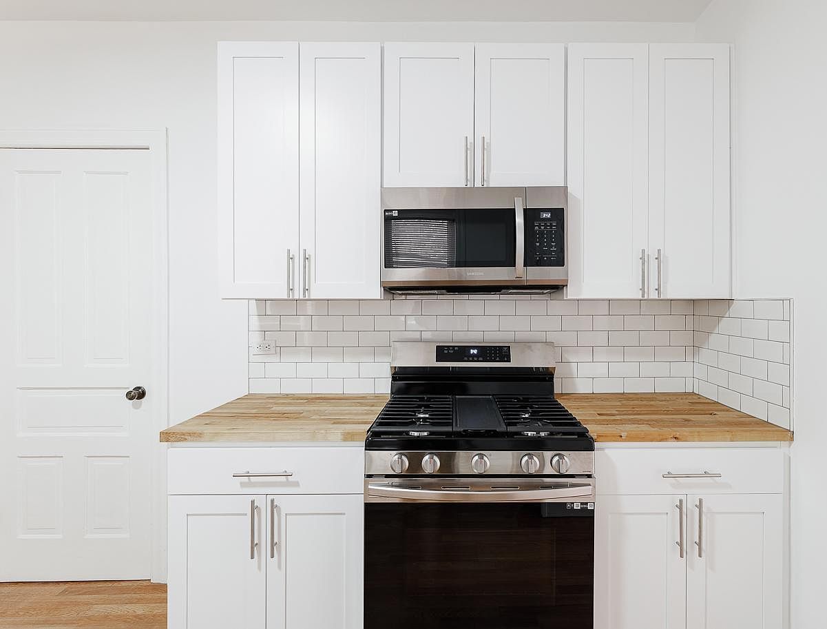 1430 West Superior Street, Unit 2R Chicago, IL 60642 - Photo 8 of 18