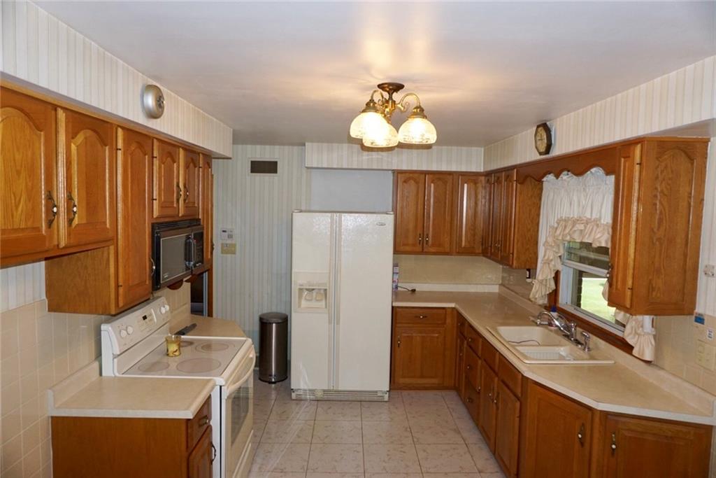 955 Shenango Road Beaver Falls, PA 15010 - Photo 3 of 25 Gallery Image 3