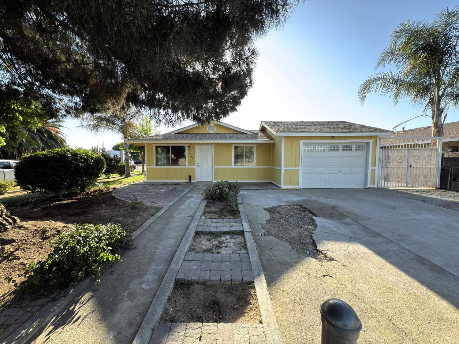 13272 Yucca Road Madera, CA 93638 - Photo 1 of 13 Front View