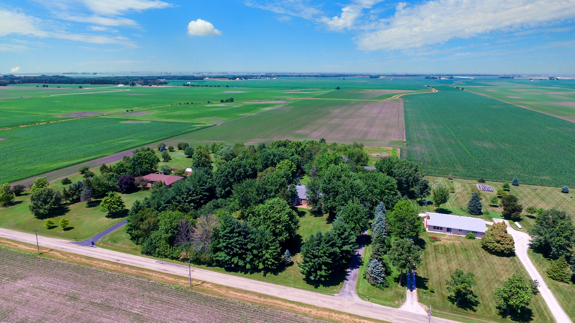 1870 Scully Road Dwight, IL 60420 - Photo 22 of 29 a view of a garden with an outdoor space