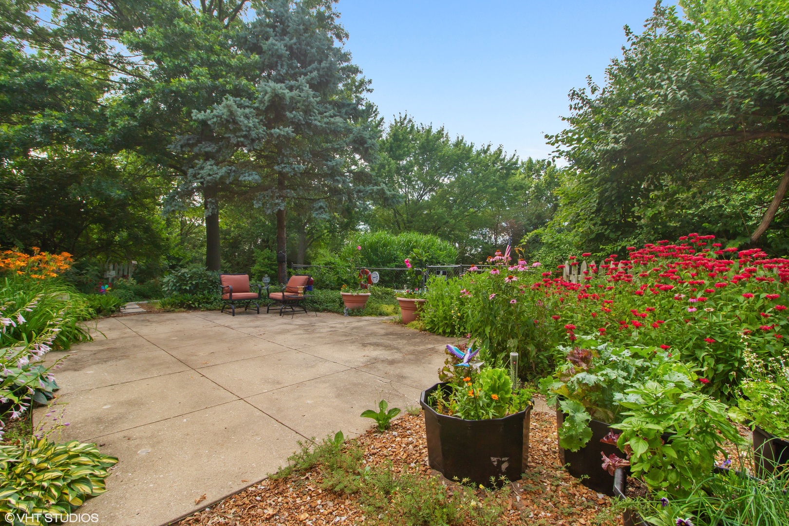 1870 Scully Road Dwight, IL 60420 - Photo 23 of 29 a view of a garden with sitting area