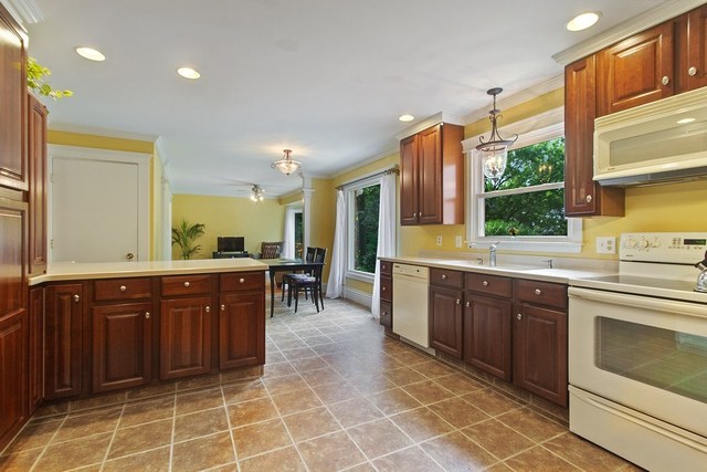 1870 Scully Road Dwight, IL 60420 - Photo 7 of 29 a large kitchen with a large window