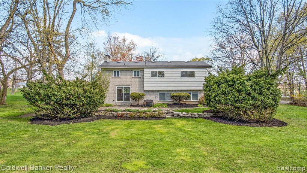1272 East Square Lake Road Bloomfield Hills, MI 48304 - Photo 33 of 36
