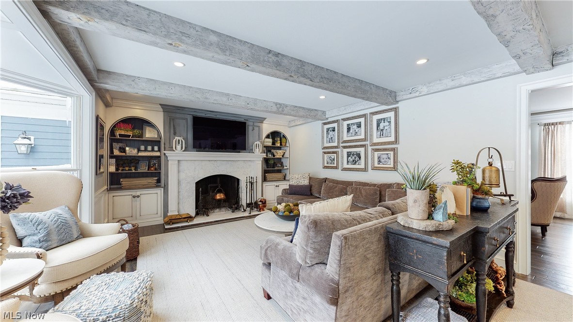 45 Greentree Road Chagrin Falls, OH 44022 - Photo 11 of 28 Family Room
