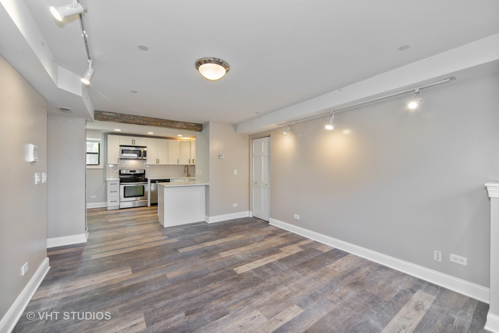 4451 North Hamilton Avenue, Unit G Chicago, IL 60625 - Photo 4 of 11