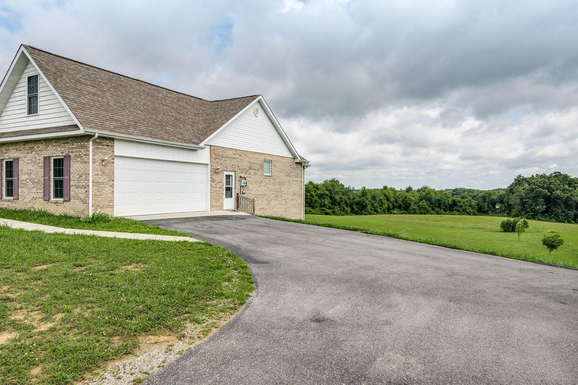 111 Potato Farm Road Crossville, TN 38571 - Photo 3 of 40 Side Load Garage