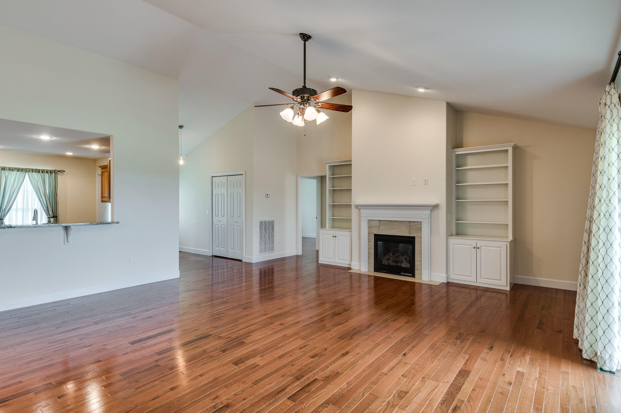 111 Potato Farm Road Crossville, TN 38571 - Photo 8 of 40 Living Room