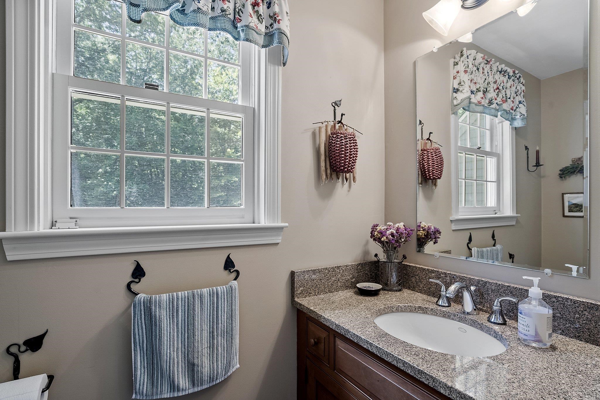 89 Lane Road Chester, NH 03036 - Photo 22 of 40