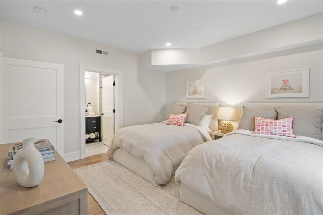 2 Eastnor Road, Unit D Newport, RI 02840 - Photo 17 of 24